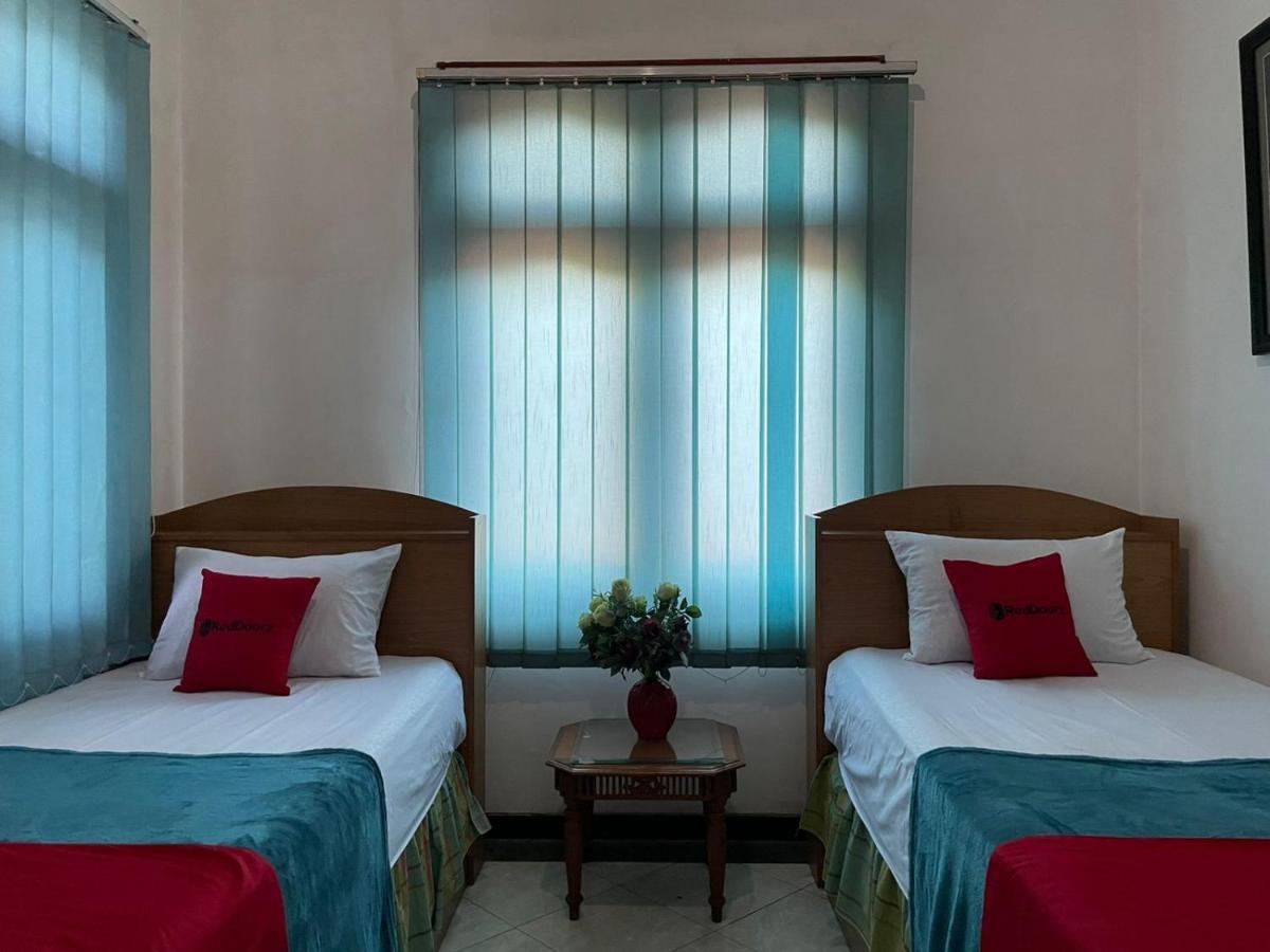 Hotel Reddoorz Syariah @ Karang Pilang Karangpilang Exteriér fotografie
