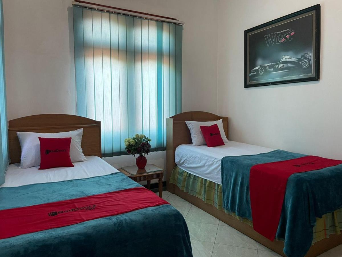 Hotel Reddoorz Syariah @ Karang Pilang Karangpilang Exteriér fotografie