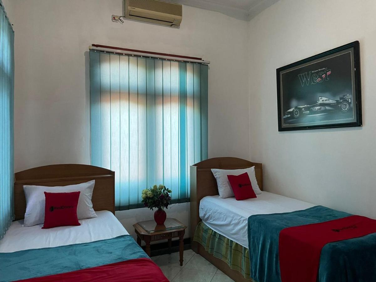 Hotel Reddoorz Syariah @ Karang Pilang Karangpilang Exteriér fotografie