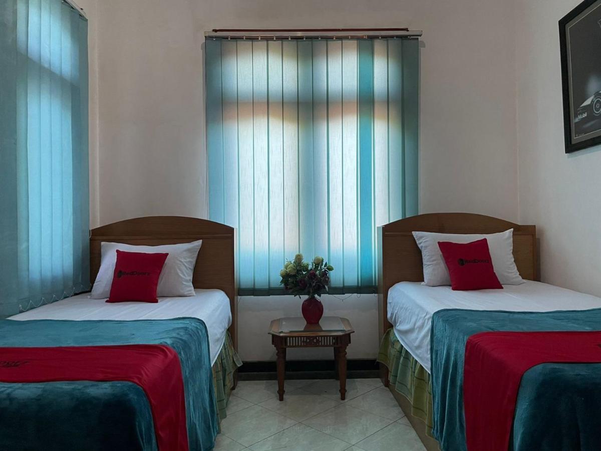 Hotel Reddoorz Syariah @ Karang Pilang Karangpilang Exteriér fotografie