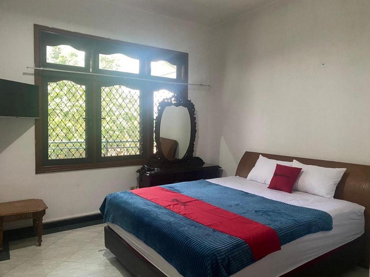 Hotel Reddoorz Syariah @ Karang Pilang Karangpilang Exteriér fotografie