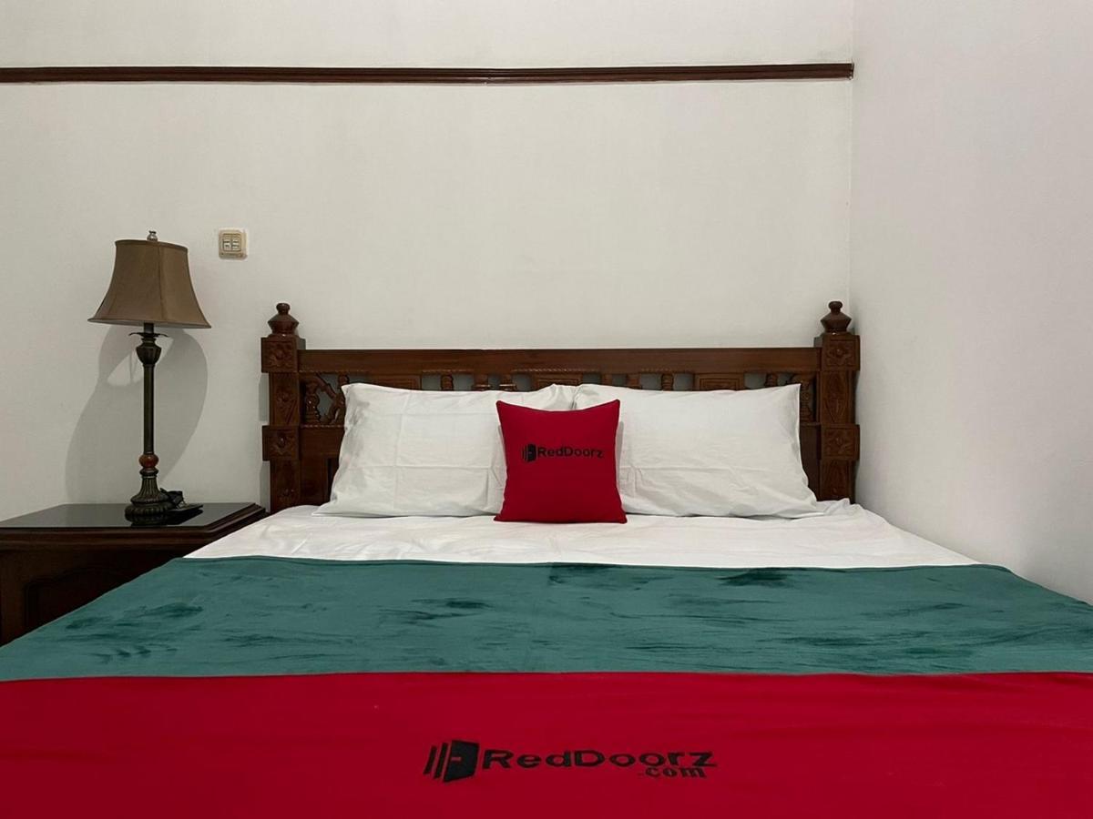 Hotel Reddoorz Syariah @ Karang Pilang Karangpilang Exteriér fotografie