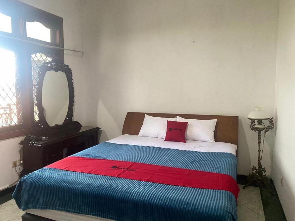 Hotel Reddoorz Syariah @ Karang Pilang Karangpilang Exteriér fotografie
