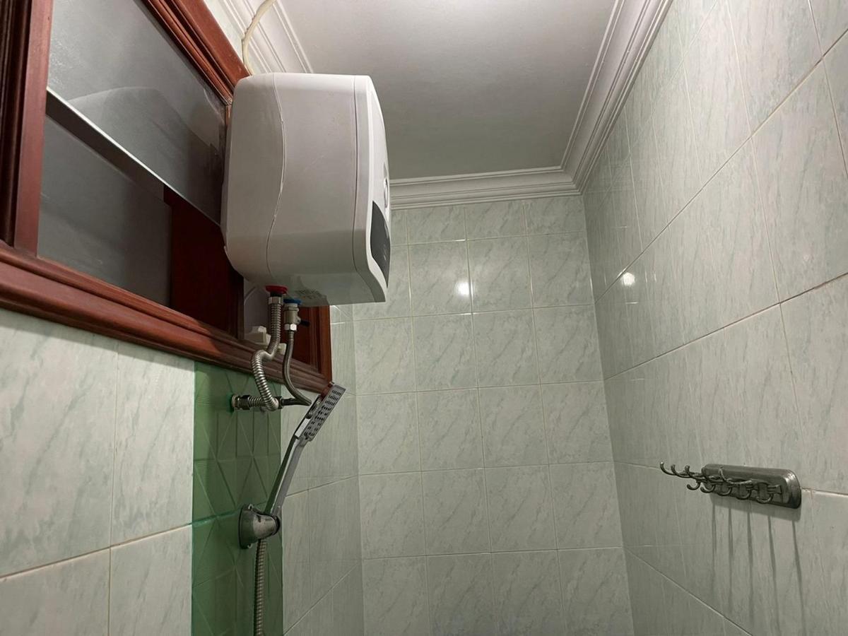 Hotel Reddoorz Syariah @ Karang Pilang Karangpilang Exteriér fotografie