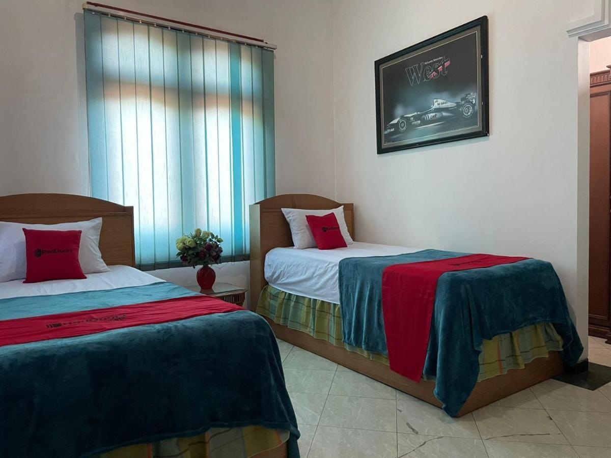 Hotel Reddoorz Syariah @ Karang Pilang Karangpilang Exteriér fotografie