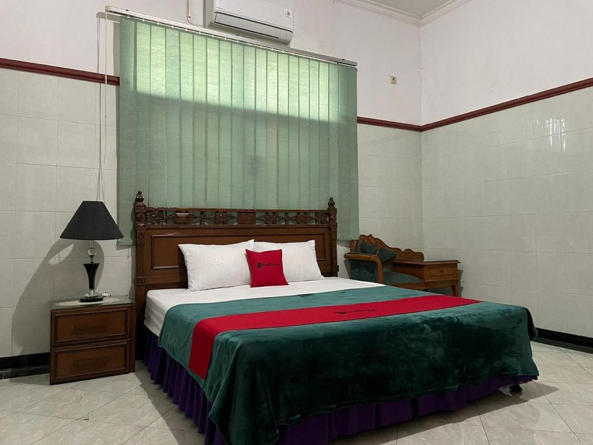 Hotel Reddoorz Syariah @ Karang Pilang Karangpilang Exteriér fotografie