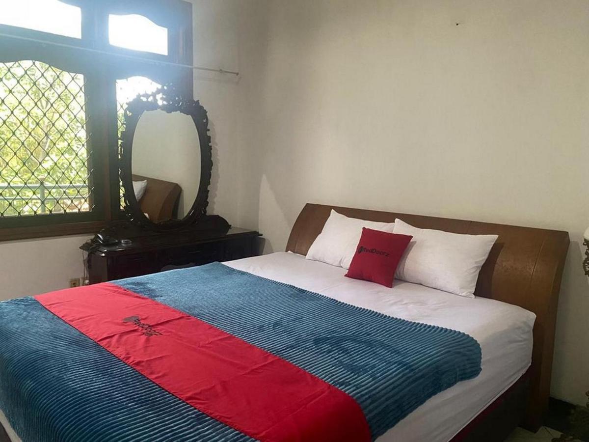 Hotel Reddoorz Syariah @ Karang Pilang Karangpilang Exteriér fotografie