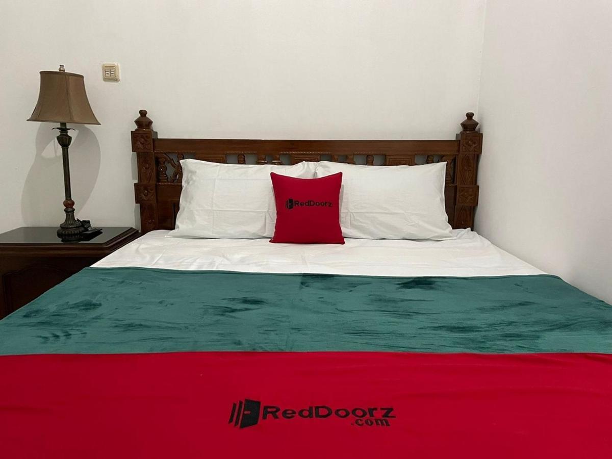 Hotel Reddoorz Syariah @ Karang Pilang Karangpilang Exteriér fotografie
