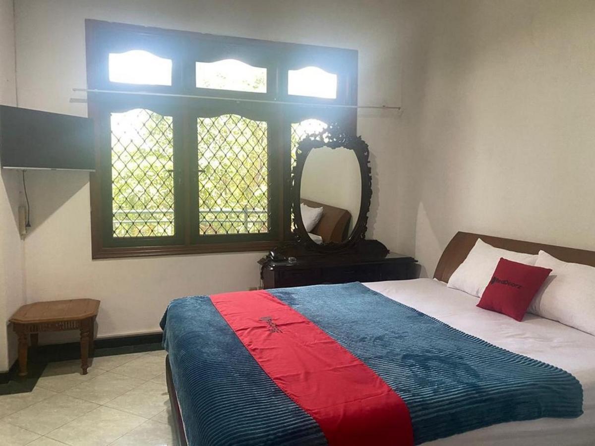 Hotel Reddoorz Syariah @ Karang Pilang Karangpilang Exteriér fotografie