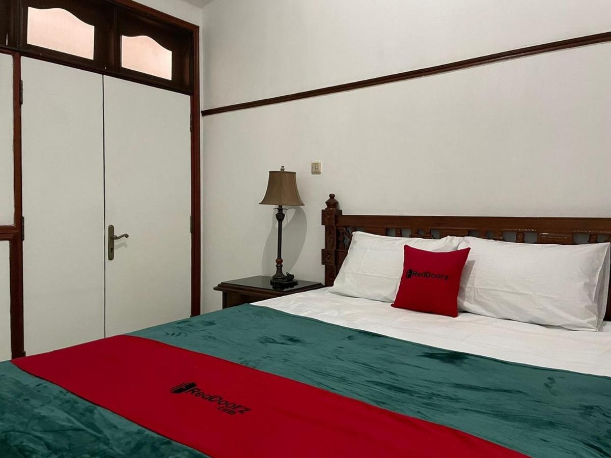 Hotel Reddoorz Syariah @ Karang Pilang Karangpilang Exteriér fotografie