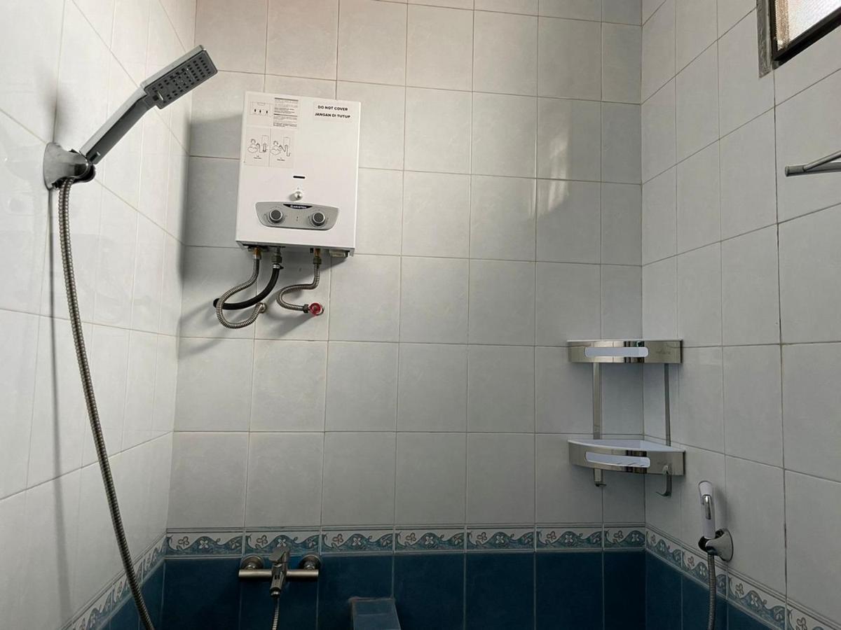 Hotel Reddoorz Syariah @ Karang Pilang Karangpilang Exteriér fotografie